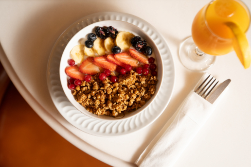 Granola & Berries Bowl